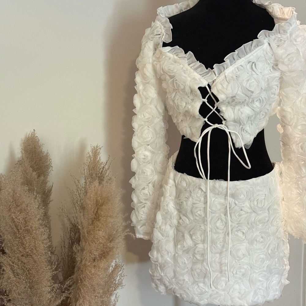 Elegant White 3D Floral Skirt Set (NWOT)
